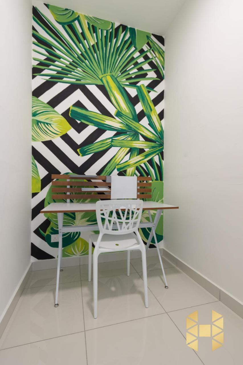 Holi Southkey Art Suite Johor Bahru Esterno foto