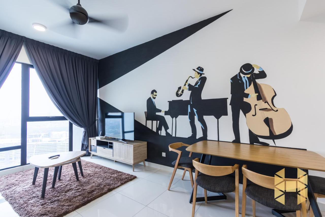 Holi Southkey Art Suite Johor Bahru Esterno foto